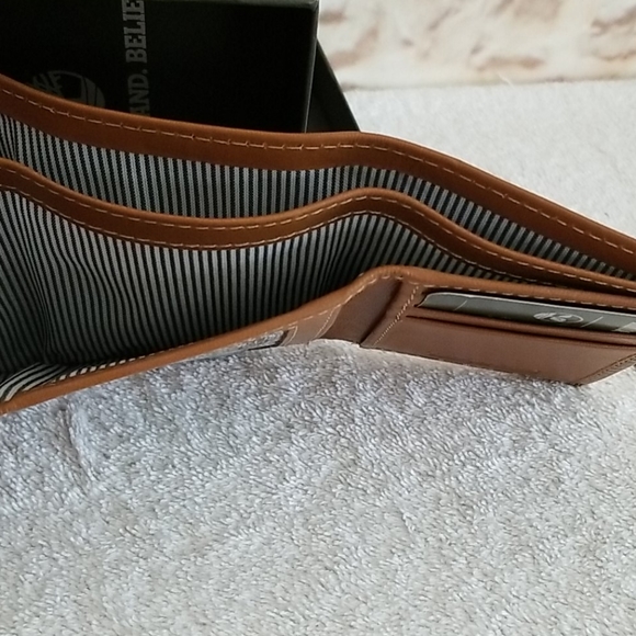 ❣HP❣ New Timberland Cloudy Leather Trifold Wallet - Picture 4 of 10